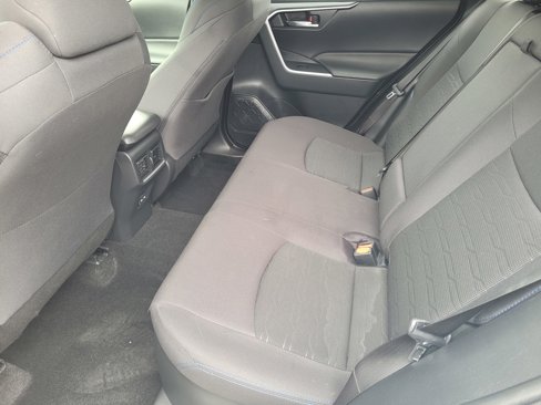 Used 2022 Toyota RAV4 SE image 14