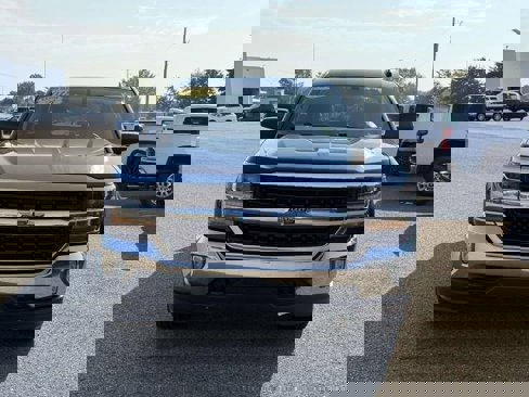 Used 2018 Chevrolet Silverado 1500 LT w/ All Star Edition image 3