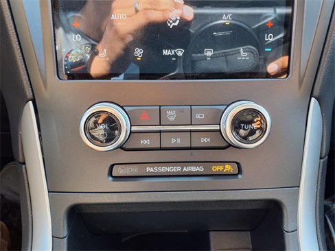 Used 2024 Ford Edge SEL image 13