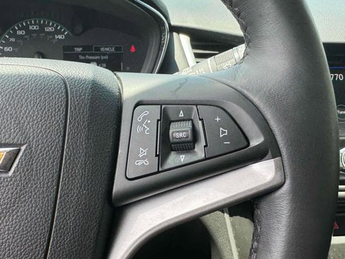 Used 2022 Chevrolet Trax LT w/ LT Convenience Package image 21