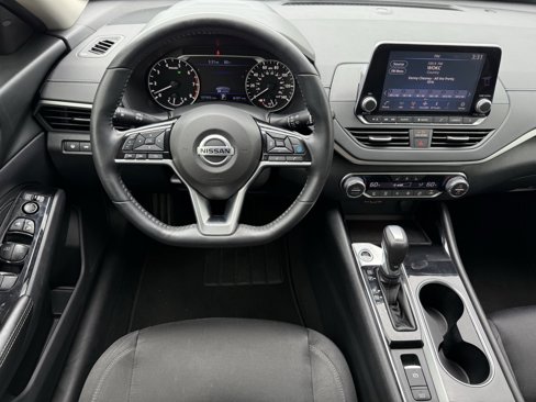 Used 2020 Nissan Altima 2.5 SV image 9