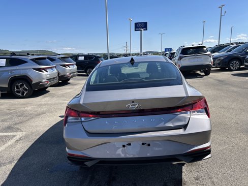 Certified 2023 Hyundai Elantra SEL w/ Convenience Package image 12