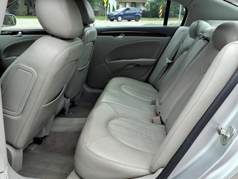 Used 2011 Buick Lucerne CXL image 10