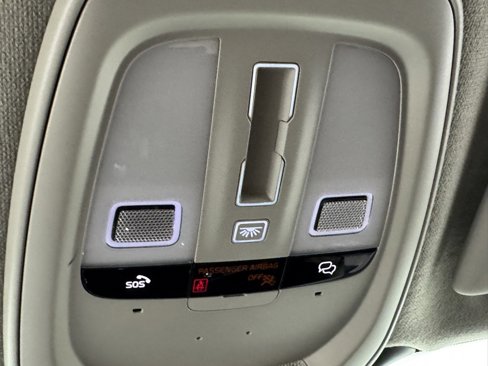 Certified 2023 Volvo XC40 B5 Plus w/ Climate Package image 24