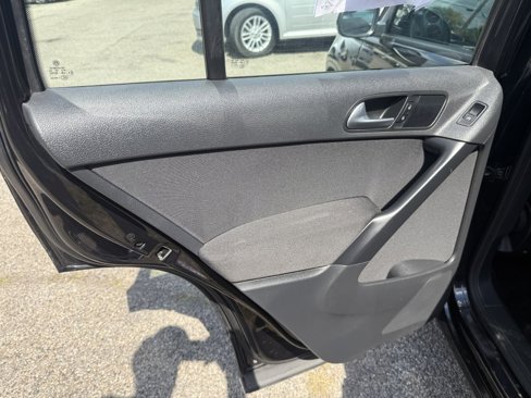 Used 2017 Volkswagen Tiguan S image 14