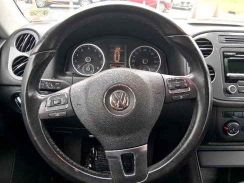 Used 2013 Volkswagen Tiguan S image 22