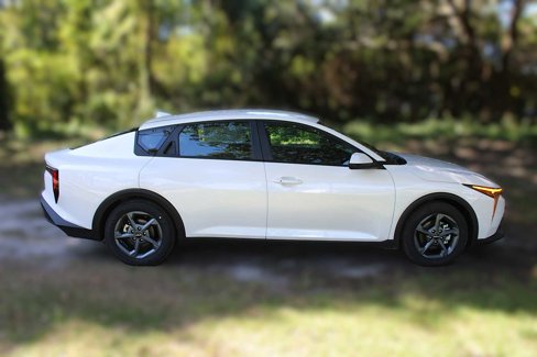 New 2025 Kia K4 LXS image 5