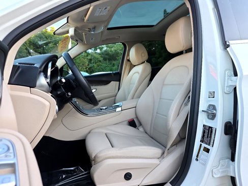 Used 2019 Mercedes-Benz GLC 300 4MATIC w/ Premium Package image 28
