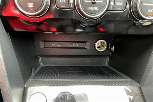 Used 2024 Volkswagen Taos SE image 16