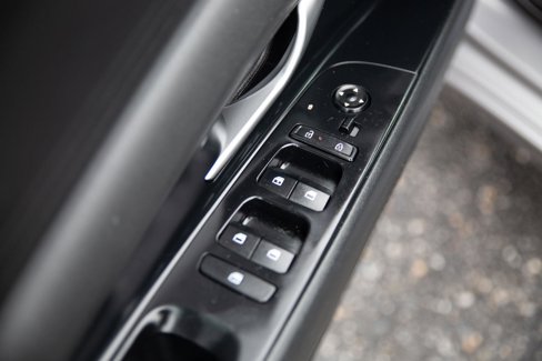Used 2025 Hyundai Elantra SE image 18