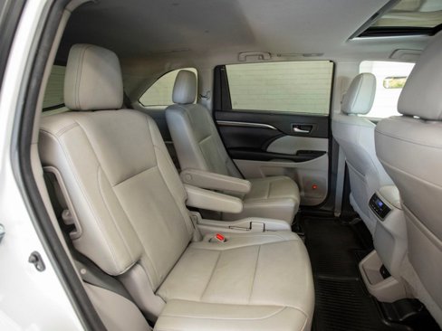 Used 2016 Toyota Highlander Limited image 27