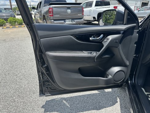 Used 2022 Nissan Rogue Sport SL w/ Premium Package image 10