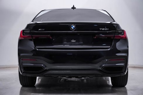 Used 2022 BMW 750i xDrive w/ Executive Package image 8