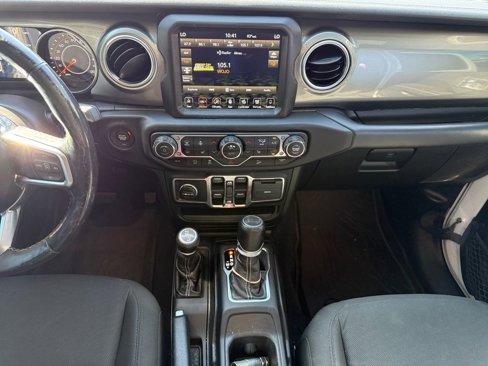 Used 2019 Jeep Wrangler Unlimited Sahara image 12