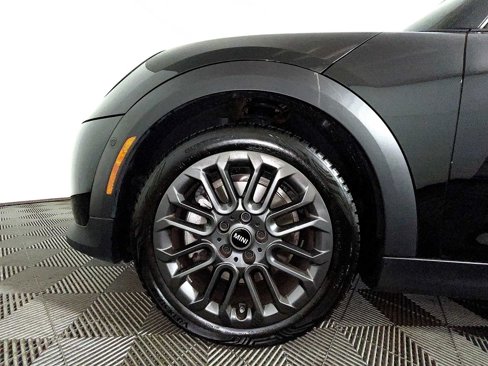 Used 2025 MINI Cooper 4-Door Hardtop image 8
