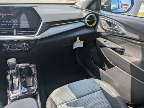 New 2025 Chevrolet Trax LT image 17