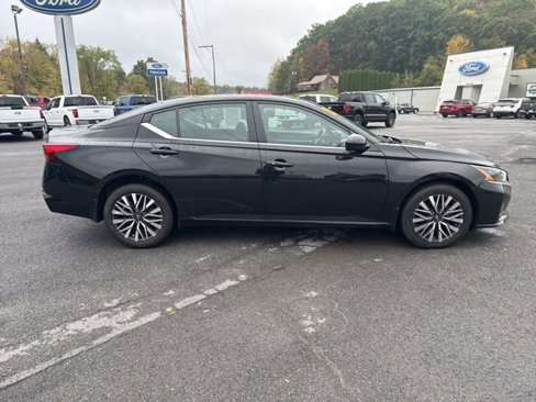 Used 2023 Nissan Altima 2.5 SV w/ SV Premium Package image 3