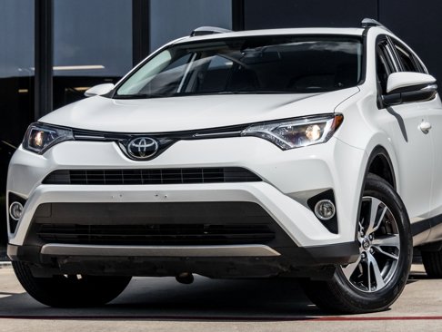 Used 2018 Toyota RAV4 XLE image 3