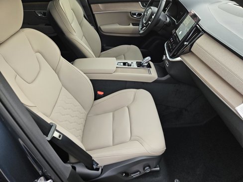 New 2026 Volvo XC90 B5 Core image 36