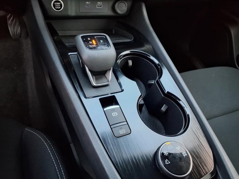 Used 2023 Nissan Rogue S image 17