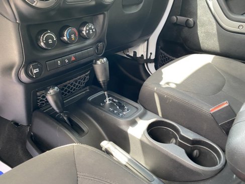 Used 2015 Jeep Wrangler Unlimited Sport image 12