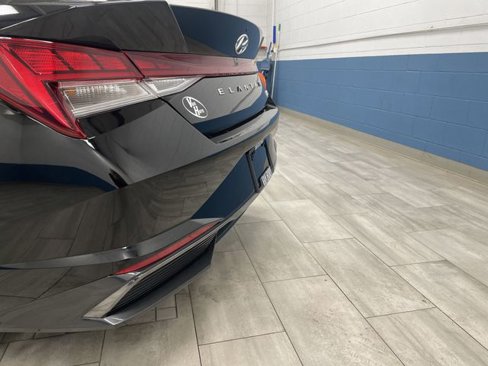 Used 2023 Hyundai Elantra Limited w/ Winter Weather Package image 33