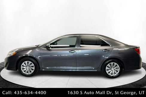 Used 2014 Toyota Camry LE image 2