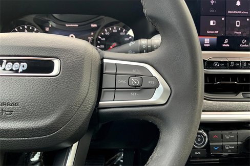 Used 2023 Jeep Compass Latitude image 19