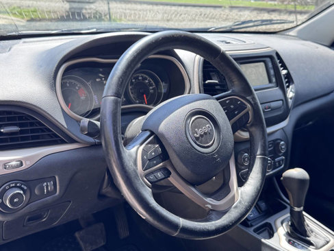 Used 2018 Jeep Cherokee Latitude w/ Altitude Package image 9