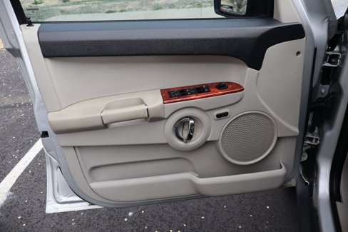 Used 2006 Jeep Commander Limited w/ Trailer Tow Group IV image 27