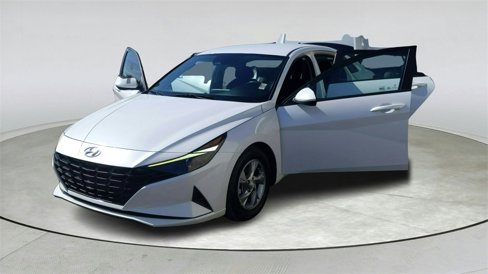 Used 2021 Hyundai Elantra SE image 10