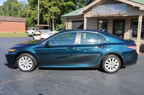 Used 2019 Toyota Camry LE image 2