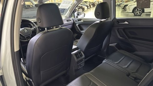 Used 2019 Volkswagen Tiguan SEL Premium w/ 3rd Row Seat Package image 30