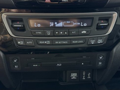 Used 2018 Honda Pilot Elite image 16