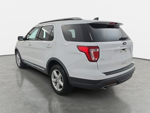 Used 2018 Ford Explorer XLT image 7