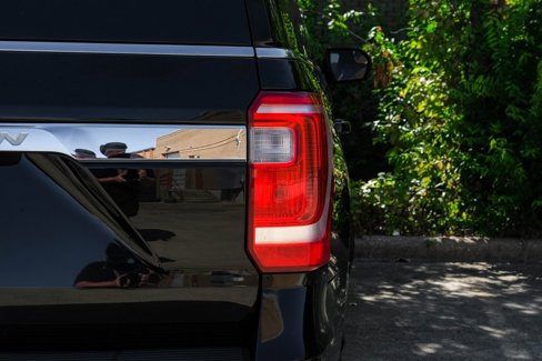 Used 2018 Ford Expedition XLT image 50