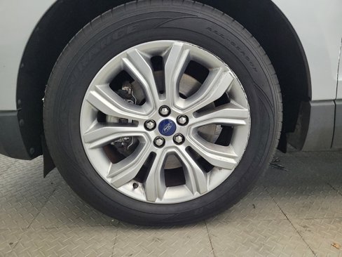 Used 2020 Ford Edge Titanium image 31
