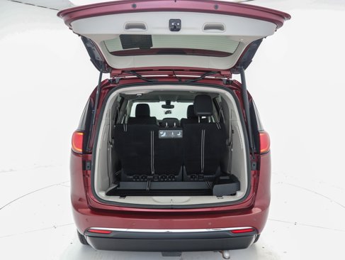 Used 2018 Chrysler Pacifica Touring-L image 12