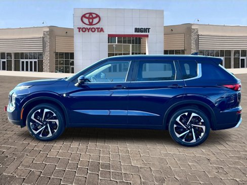 Used 2023 Mitsubishi Outlander SE image 3