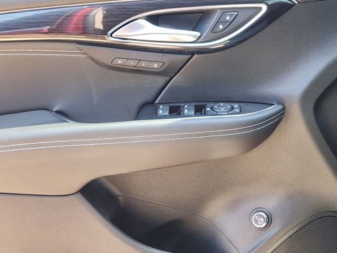 Used 2023 Buick Envision Essence image 27
