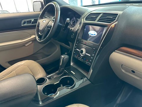 Used 2019 Ford Explorer Limited w/ Ford Safe & Smart Package image 53