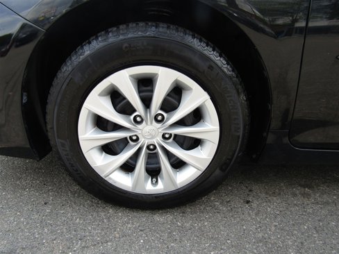 Used 2016 Toyota Camry image 15