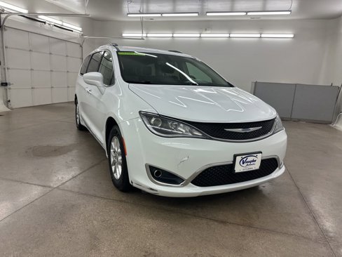 Used 2020 Chrysler Pacifica Touring-L image 3