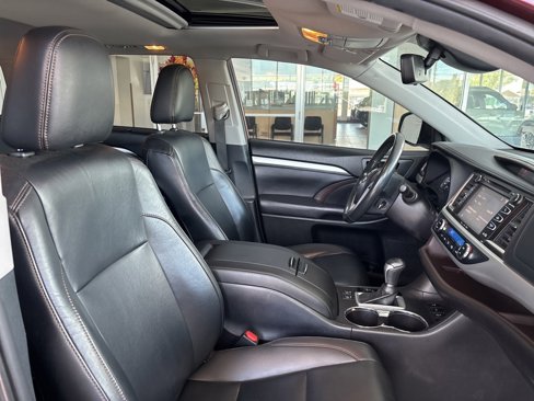 Used 2019 Toyota Highlander XLE image 39