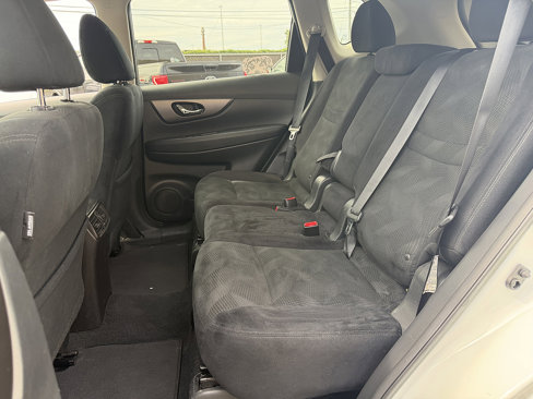 Used 2015 Nissan Rogue SV image 10