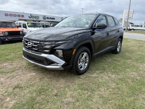 Used 2025 Hyundai Tucson SE image 3