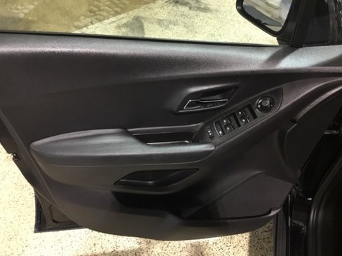 Used 2020 Chevrolet Trax LT image 35
