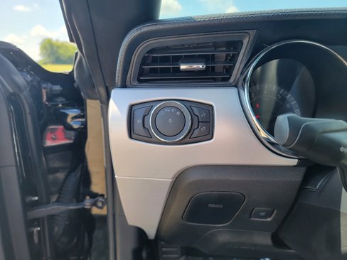 Used 2017 Ford Mustang Premium image 18