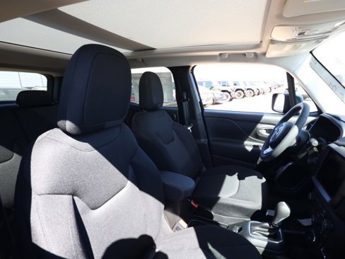 New 2023 Jeep Renegade Latitude w/ Sun & Fun Group image 20