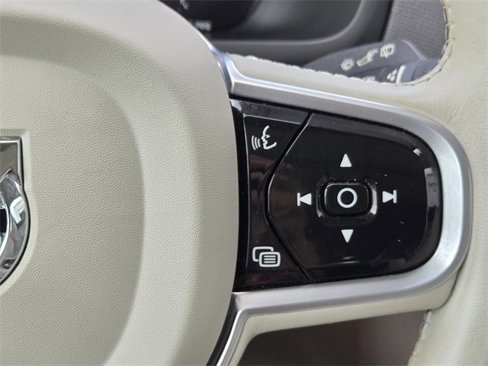 Used 2022 Volvo XC90 T5 Momentum w/ Climate Package image 23